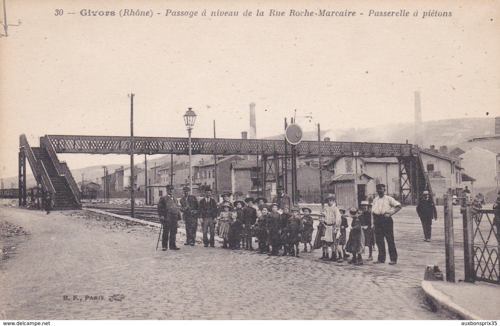 GIVORS - PASSAGE A NIVEAU DE LA RUE ROCHE MARCAIRE - PASSERELLE A PIETONS - 69 - Givors