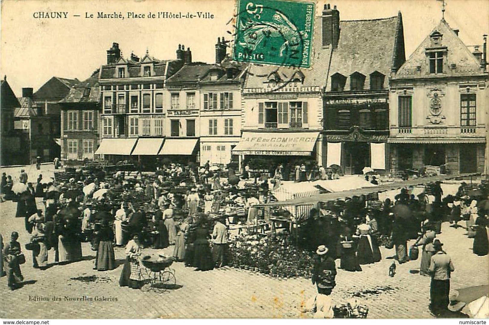 Cpa CHAUNY 02 - Le Marché, Place De L' Hôtel De Ville - Chauny