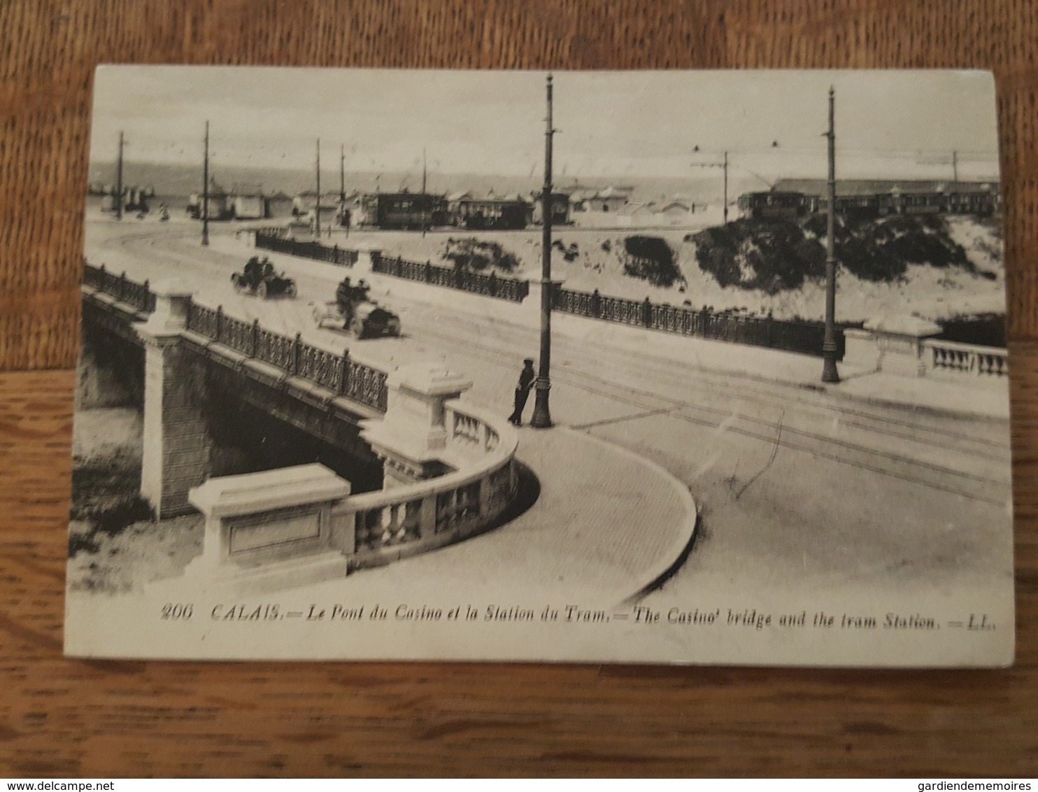 Belles Autos Sur Le Pont Du Casino à Calais - Arras