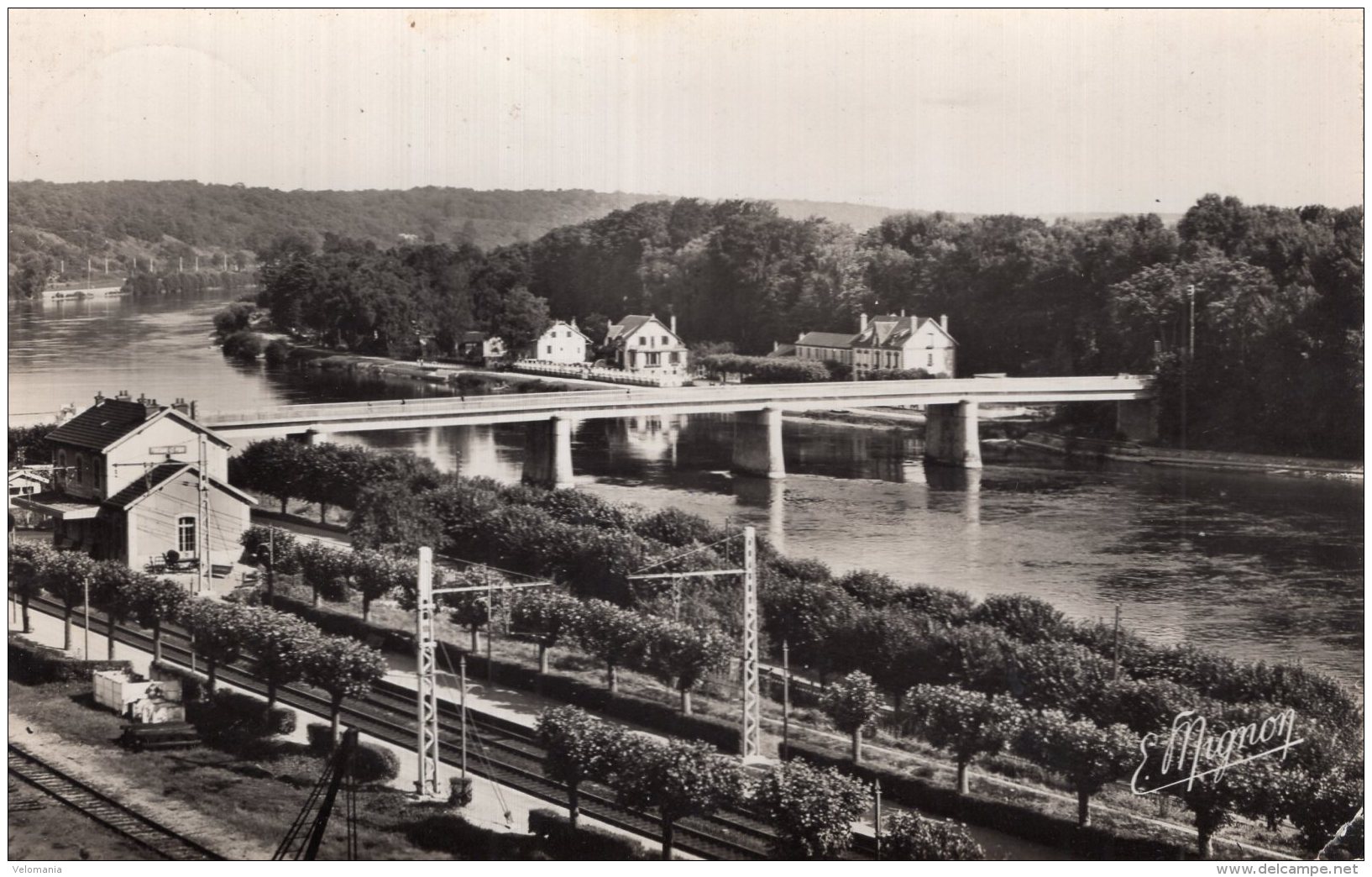 V12429 Cpsm 77 Fontaine Le Port - La Gare Et Le Pont Sur La Seine - Altri & Non Classificati