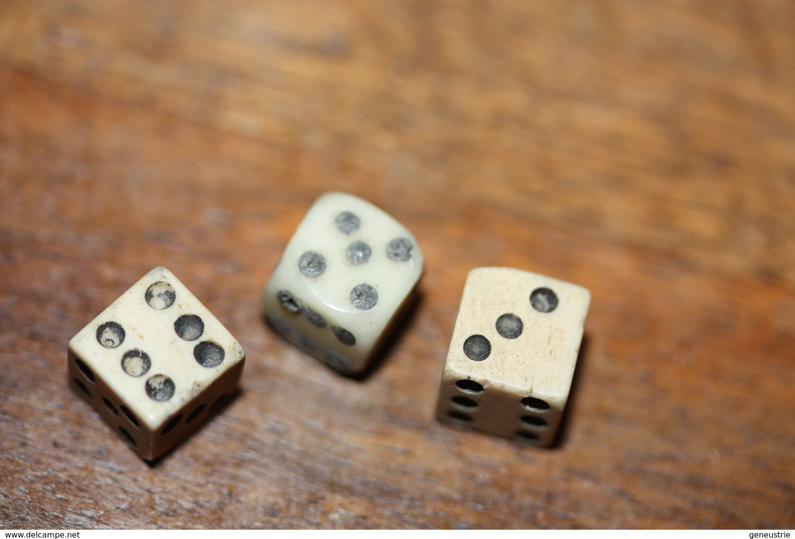 WWI - Jeu De 3 Dés Fait Dans Les Tranchées Par Un Poilu 14/18 à Partir D'os - Trench Art - Game Of Dice - WW1 - 1914-18