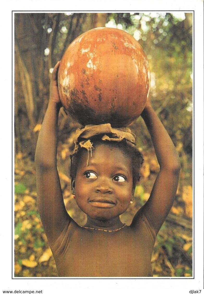 Côte D'Ivoire Enfant Portant Une Calebasse (2 Scans) - Côte-d'Ivoire