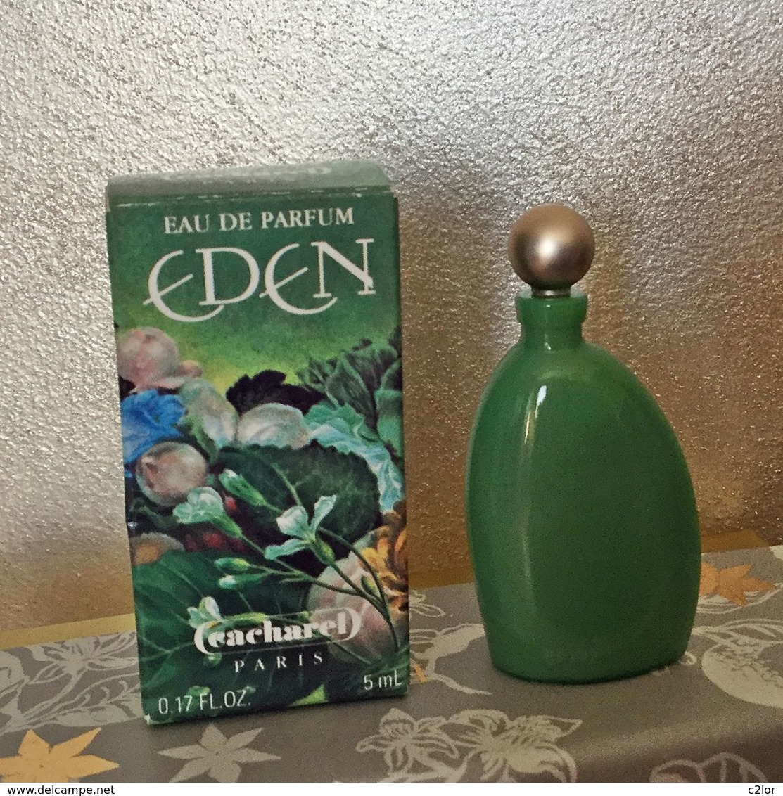 Miniature "EDEN " De CACHAREL Eau De Parfum 5 Ml Dans Sa Boite - Miniatures Femmes (avec Boite)