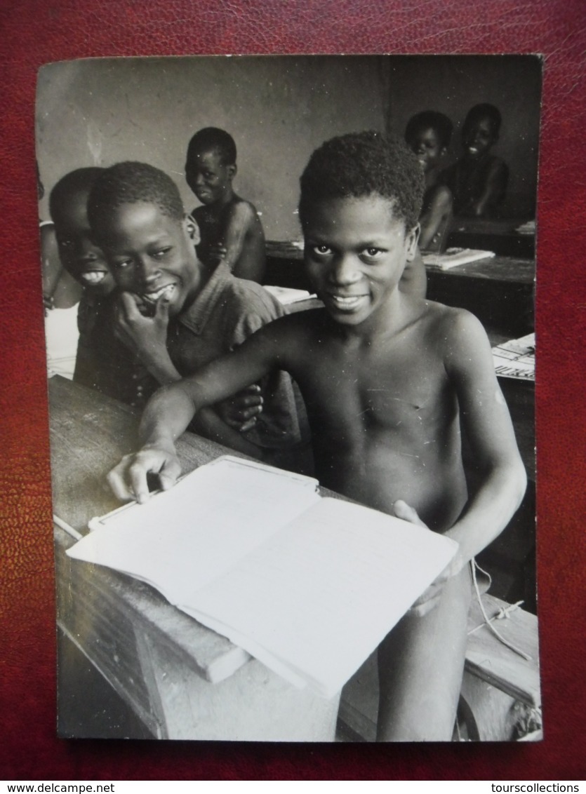 PHOTO TOGO à MANGO En 1966 à L'école En Classe En Costume Local Apprentissage Afrique Noire @ 10,7 Cm X 14,8 Cm - Afrique