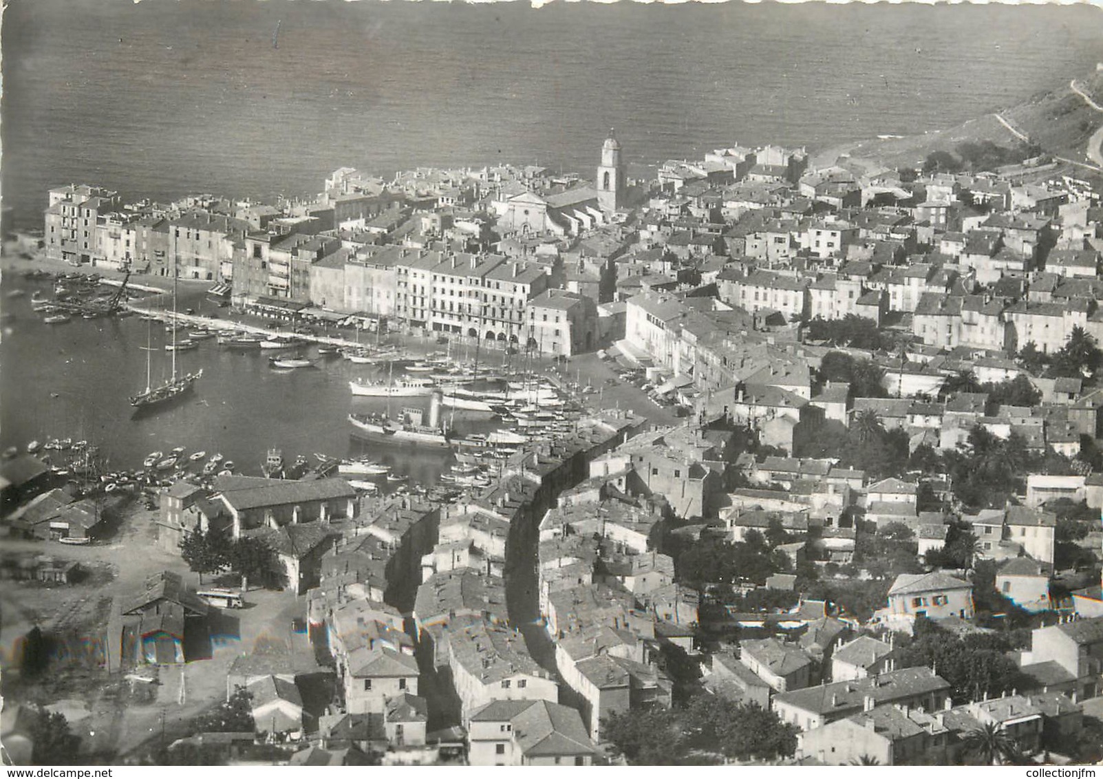 / CPSM FRANCE 83 "Saint Tropez, Vue Aérienne Sur La Ville Et Le Port" - Saint-Tropez