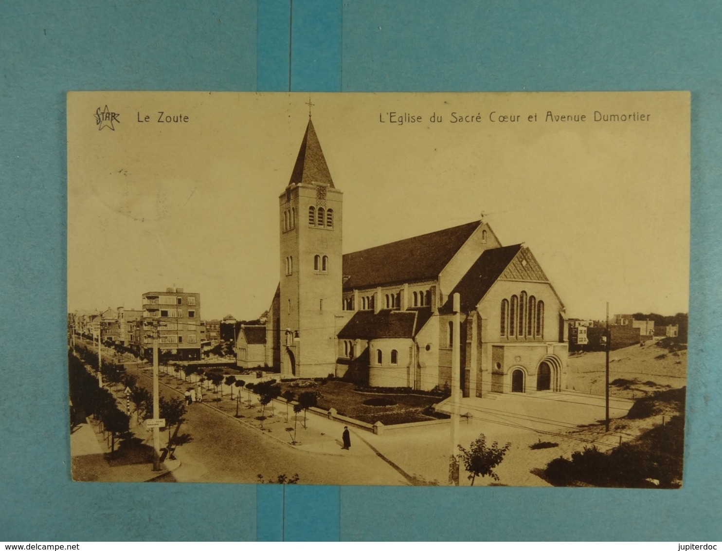 Le Zoute L'Eglise Du Sacré Coeur Et Avenue Dumortier - Knokke