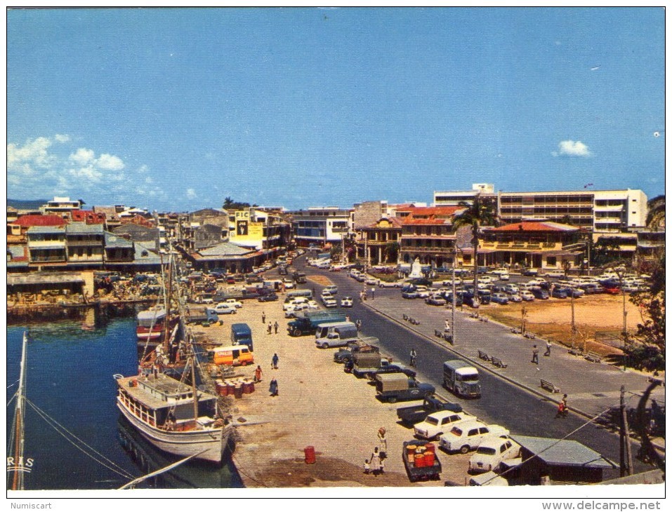 Guadeloupe.. DOM-TOM.. Pointe-à-Pitre.. Animée.. Place De La Victoire.. Bateaux.. Voitures Citroen Type H Tube - Pointe A Pitre