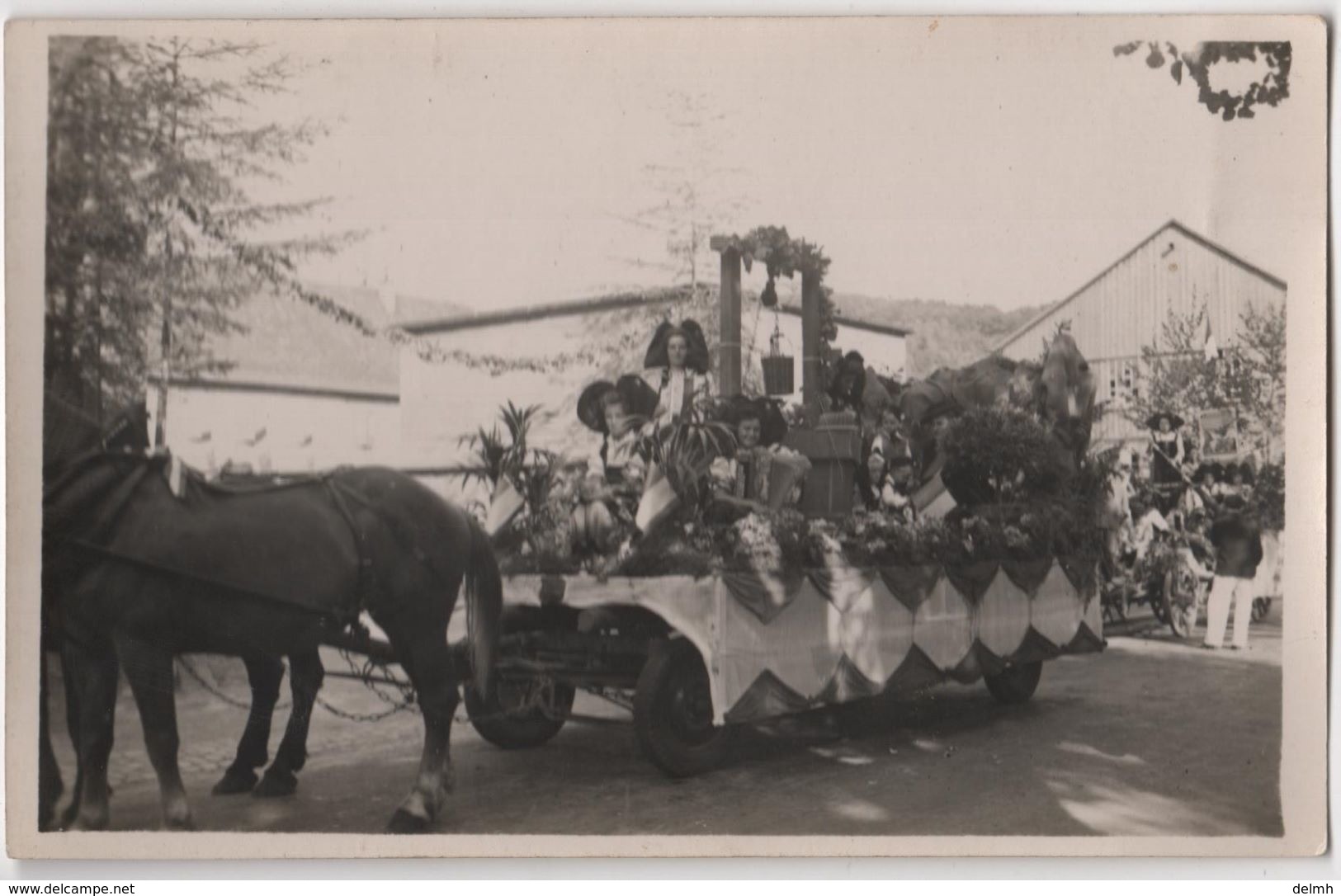 Carte Photo 68 Fêtes Libération Aout 1946 MASEVAUX Char Puits Groupe Alsaciennes - Masevaux