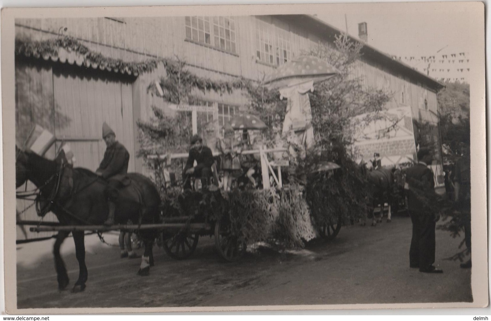 Carte Photo 68 Fêtes Libération Aout 1946 MASEVAUX Char Champignons Amanites Lutins Dwarf - Masevaux