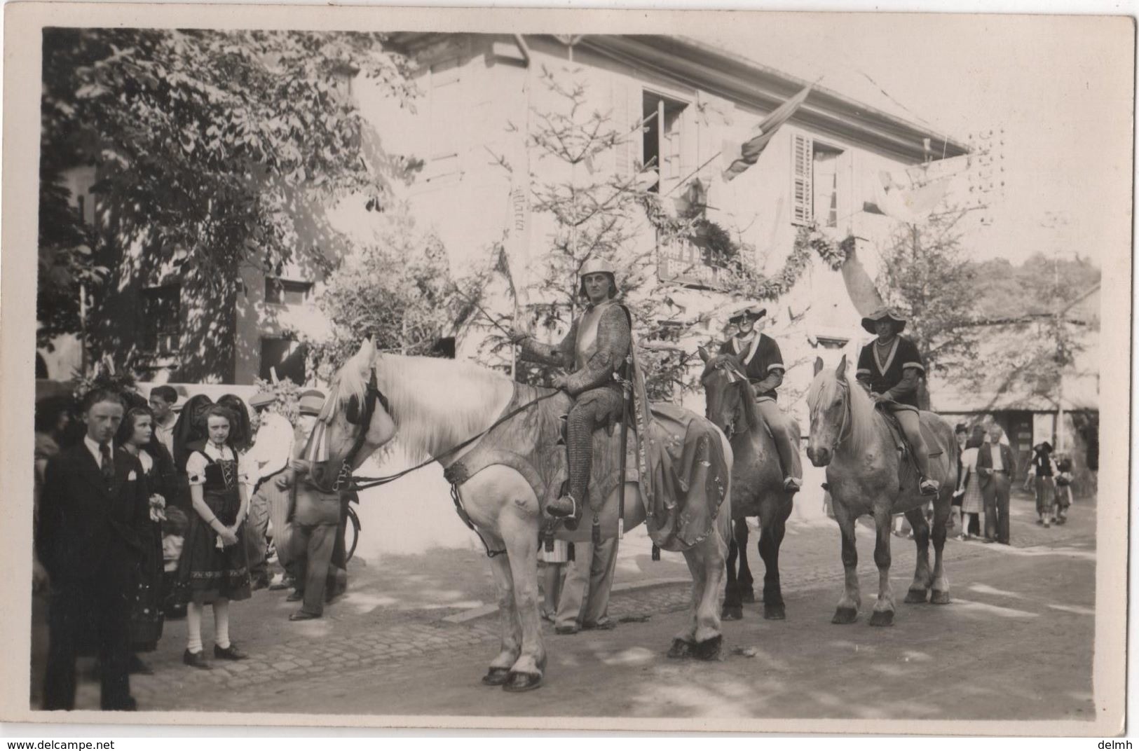 Carte Photo 68 Fêtes Libération Aout 1946 MASEVAUX Alsacienne Jeanne D'Arc Devant Le Café - Masevaux