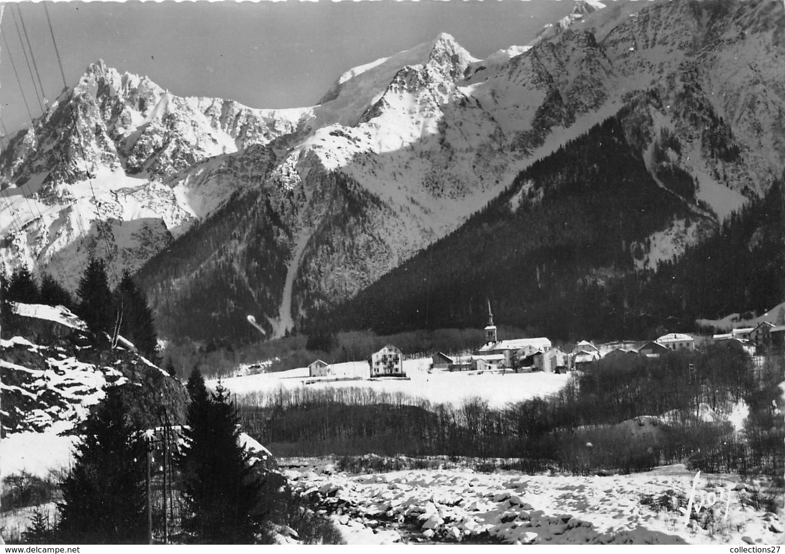 74-LES HOUCHES- LE VILLAGE ET LA CHAINE DES AIGUILLES - Les Houches