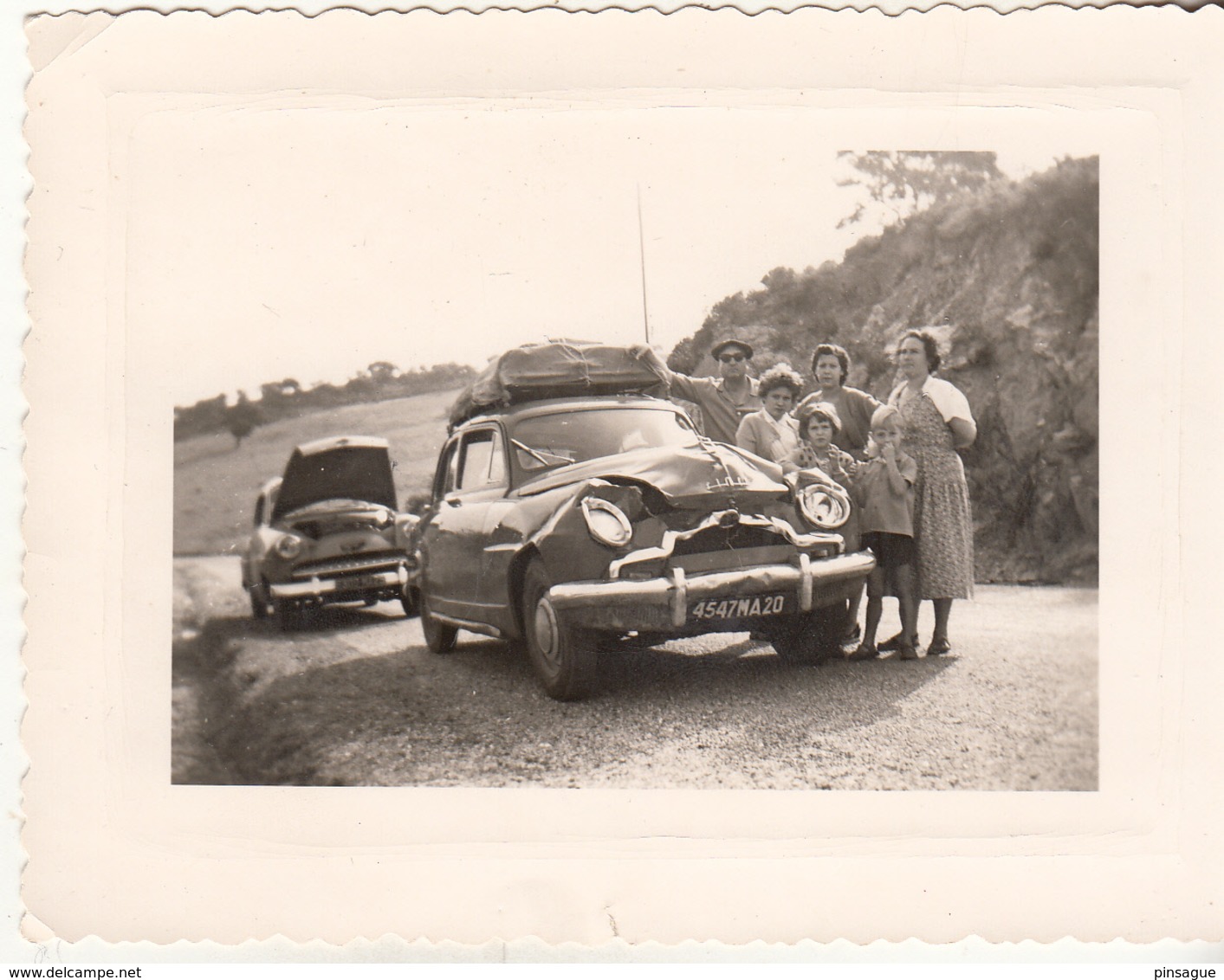 Accident ,d'une Voiture Immatriculée   " 20 " En Corse, Sur La Route D'Algesirs  En 1956 - Petite Photo - Passenger Cars