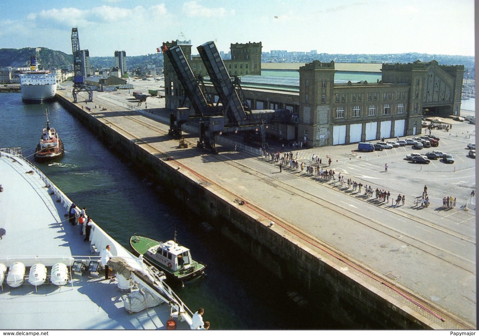 CP  à Tirage Limité - Accostage Au Quai De France De Cherbourg Du Queen Elizabeth 2 - Steamers