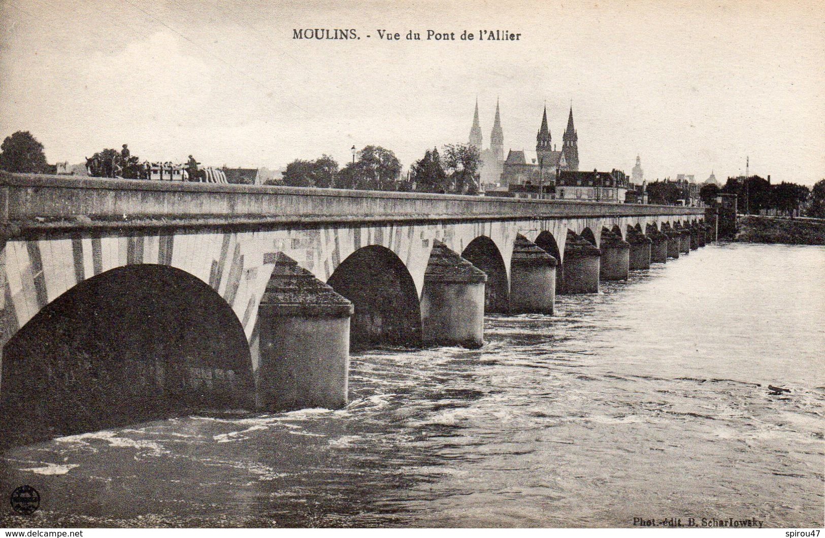 CPA MOULINS - VUE DU PONT DE L'ALLIER - Moulins