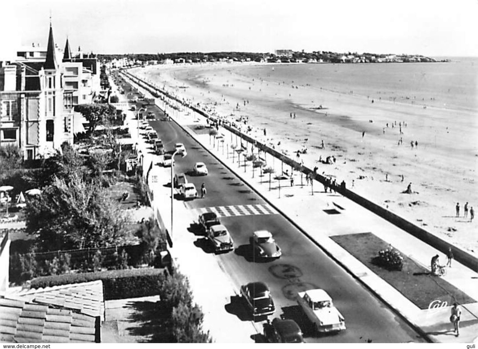 17-Charente Maritime-ROYAN Le Boulevard Garnier Et La Plage (auto Voiture Voitures Dont Citroen DS D.S)(Cpsm CAP 2086 - Royan