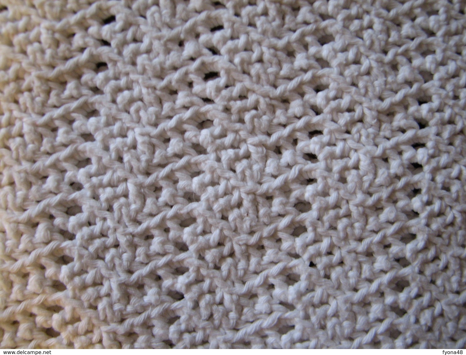 218 - Ouvrage En Coton Au Crochet Pouvant être Utlisé Pour Faire Une Jupe Ou Un Jupon - Dentelles Et Tissus