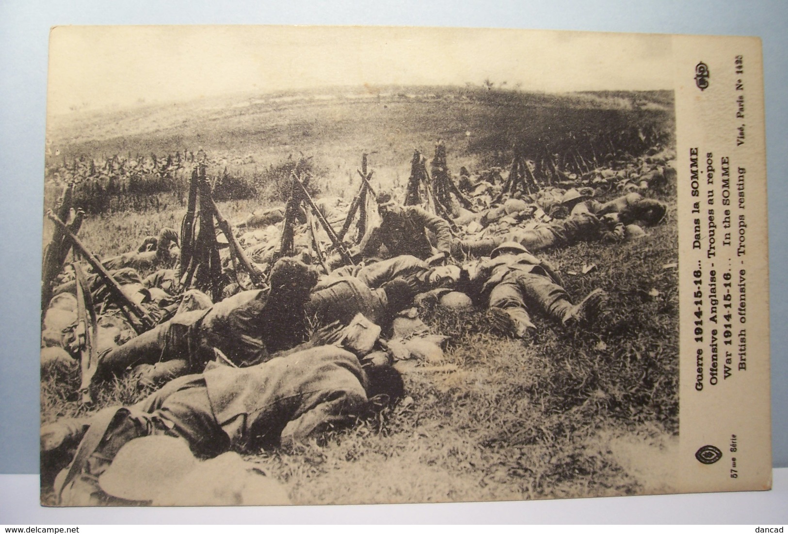 DANS LA  SOMME  - Offensive Anglaise  - Troupes Au Repos  - MILITARIA - Guerre 1914-18