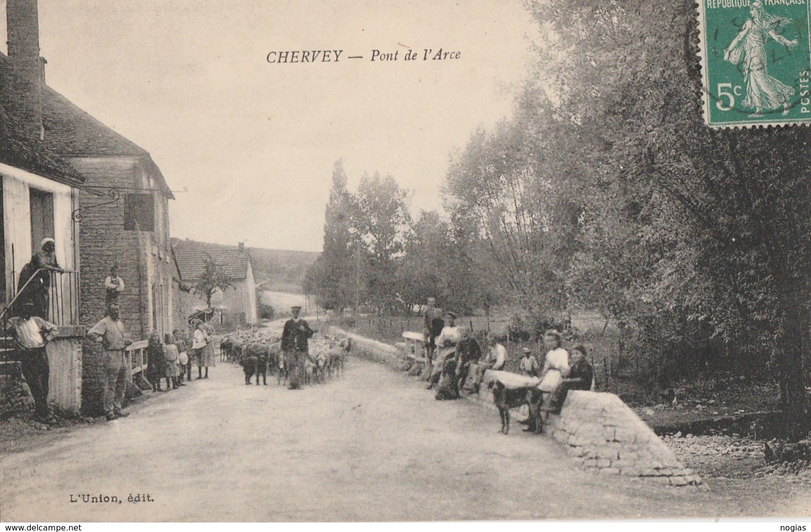 CHERVEY - LE PONT DE L'ARCE - SUPERBE CARTE TRES TRES ANIMEE - CAFE-RESTAURANT, TROUPEAU DE MOUTONS - 2 SCANNS - - Autres & Non Classés