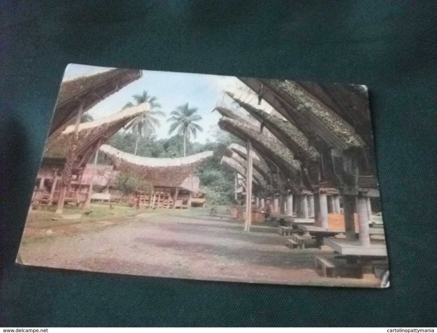 STORIA POSTALE  FRANCOBOLLO INDONESIA TRADITIONAL VILLAGES KE'TE KESU TANA TORAJA SOUTH SULAWESI PIEGA ANG. - Indonesia