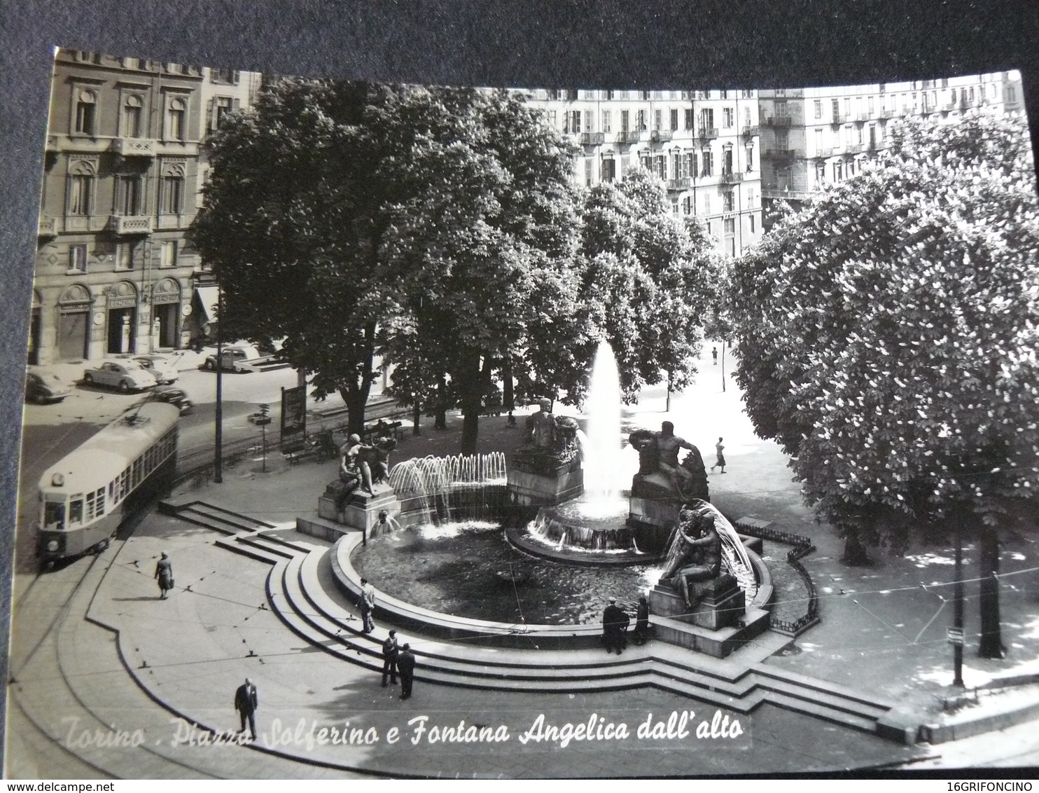 1961  TORINO....PIAZZA SOLFERINO E FONTANA ANGELICA - Parks & Gärten