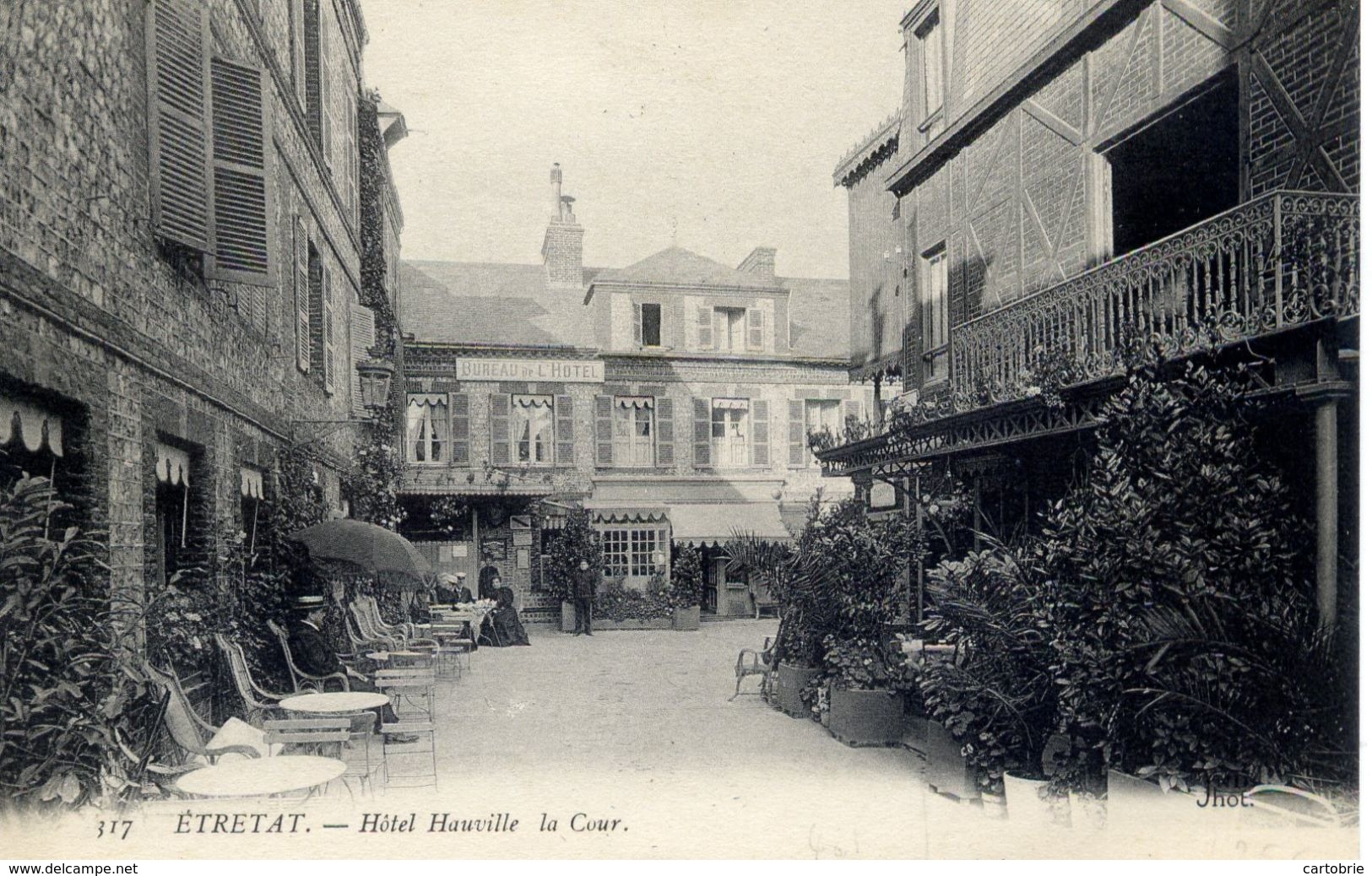 76 ETRETAT - Hôtel Hauville - La Cour - ND Phot. N° 317 - Animée - Etretat
