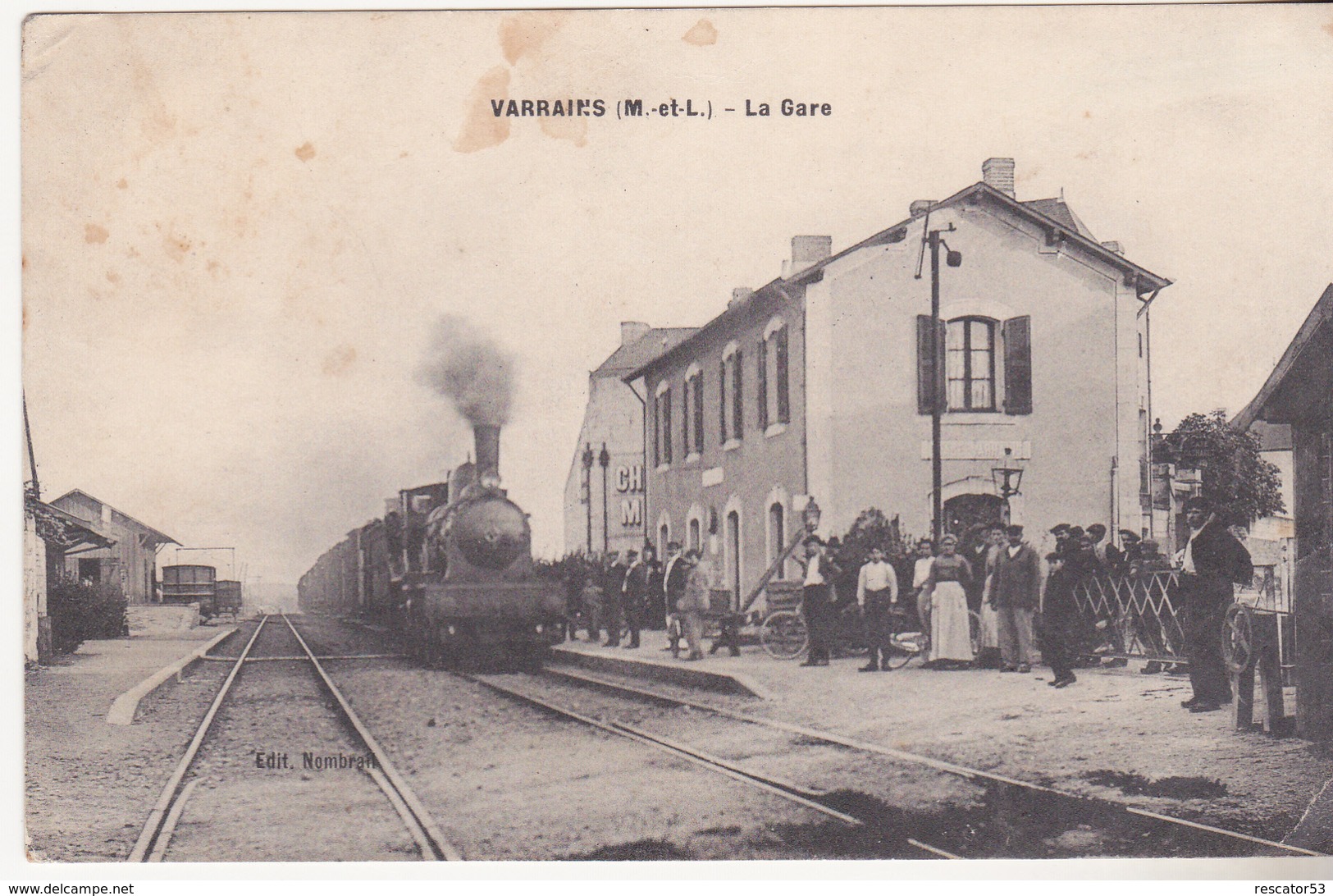 Rare Cpa Varrains La Gare Très Animée Avec Train à Vapeur - Other & Unclassified