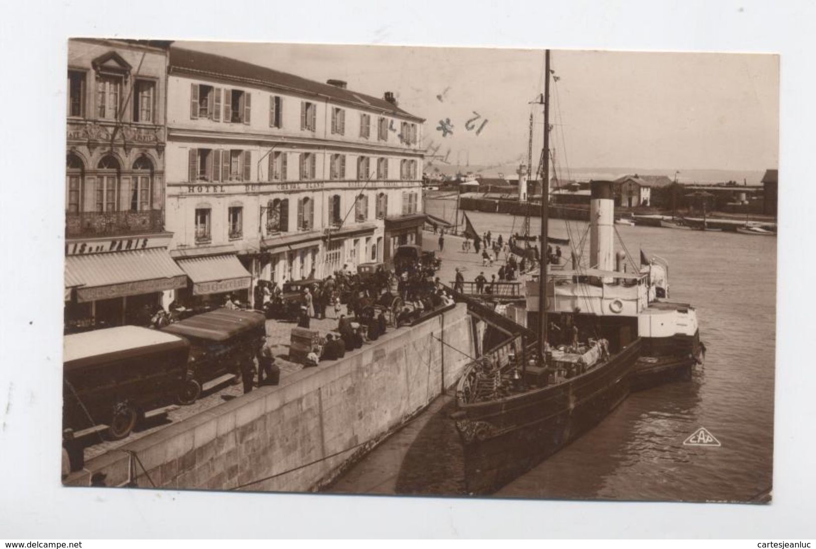 14 HONFLEUR CAFE DE PARIS ET BATEAU DU HAVRE - Honfleur