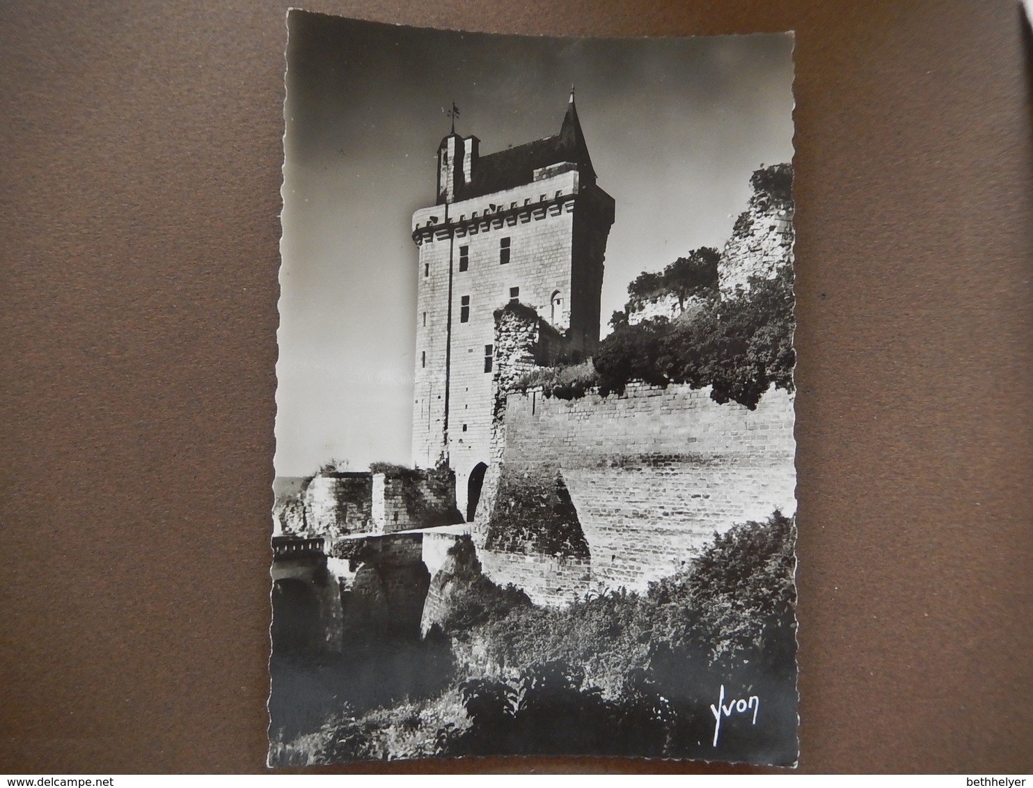 37 - CHINON - TOUR DE L'HORLOGE - R13949 - Chinon