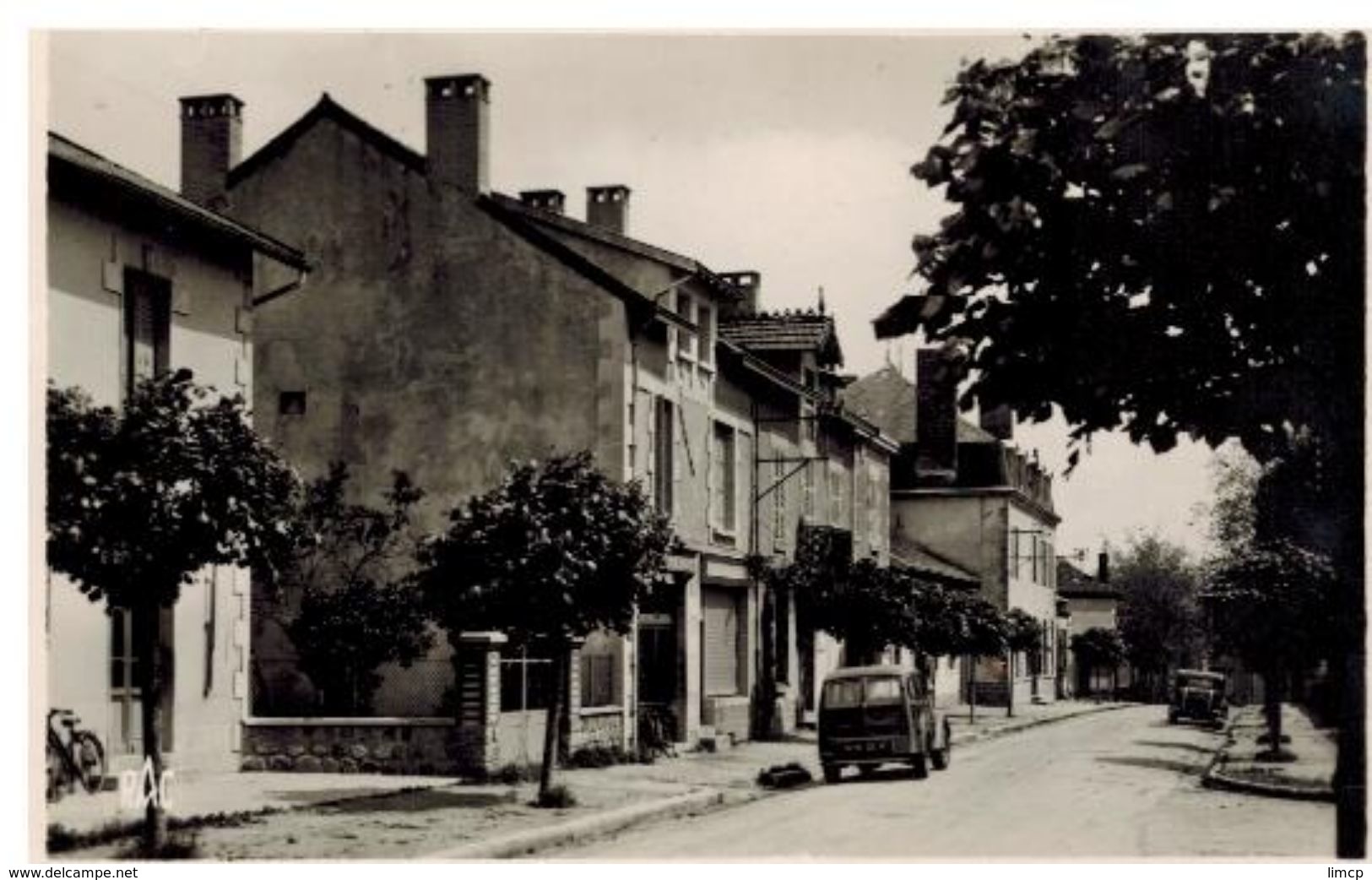 Nantiat; La Mairie Et Les écoles, Voitures - Nantiat