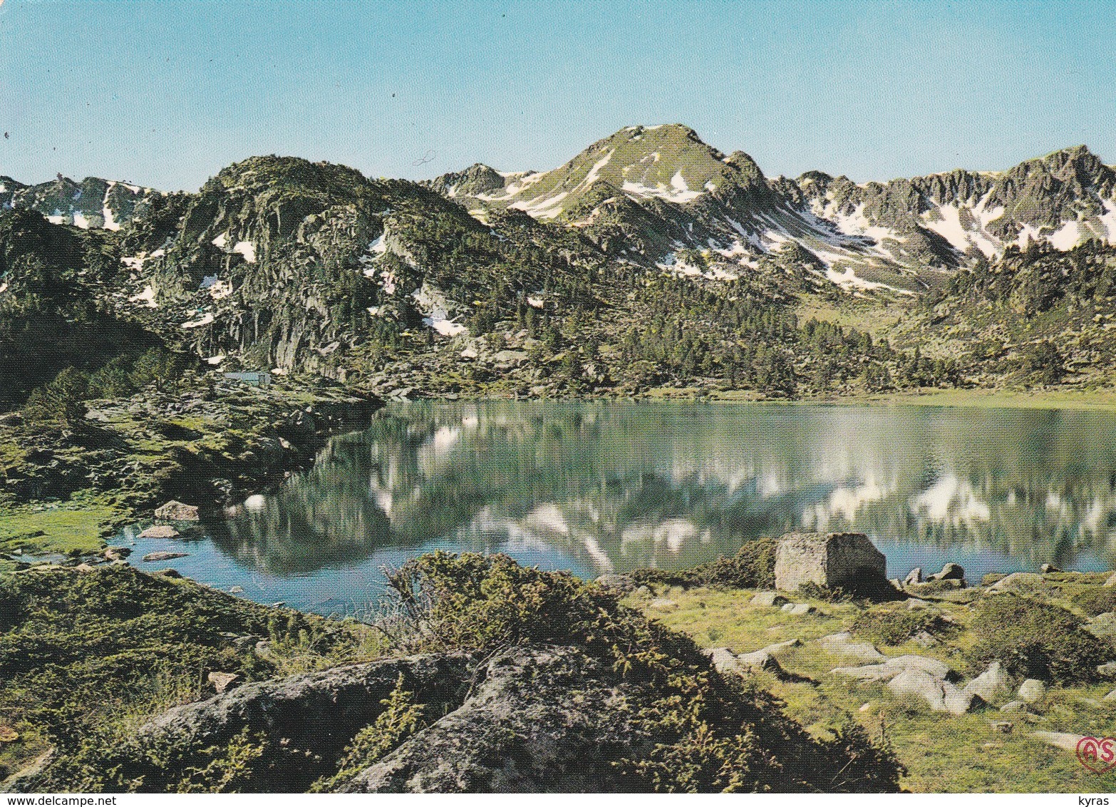 Timbre S/ Carte Postale . ANDORRE. 0.30 Violet / Vert . Croix Gothique MERITXELL (Un Des étangs & Crête Des Pessons ) - Covers & Documents