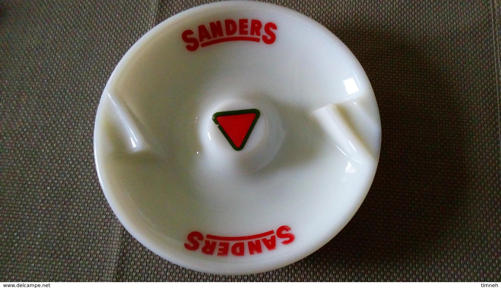 GRAND CENDRIER SANDERS 15cm - NUTRITION ANIMALE - OPALINE Et Sérigraphie SANDERS - Cendriers