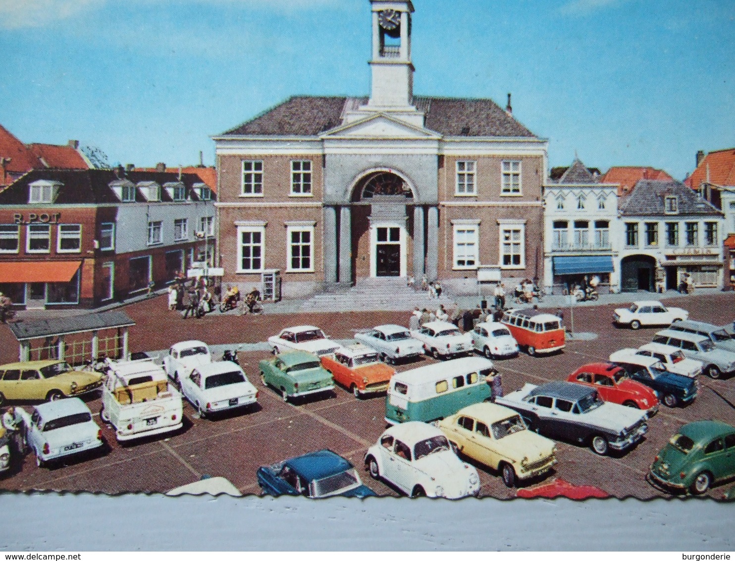 HARDERWIJK / MARKT / BELLE CARTE PHOTO ET SUPERBE COLLECTION DE VOITURES SUR LA PLACE / 1966 - Harderwijk