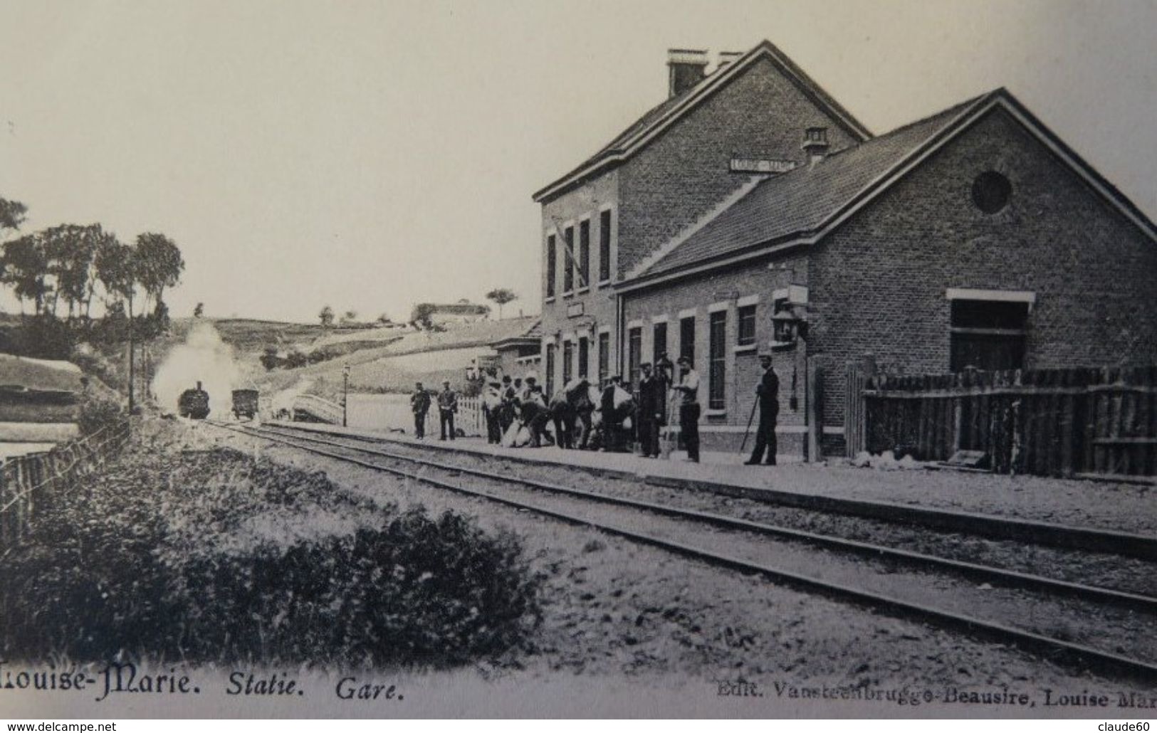 REPRODUCTION LOUISE MARIE OOST VLANDEREN STATIE - Stations With Trains