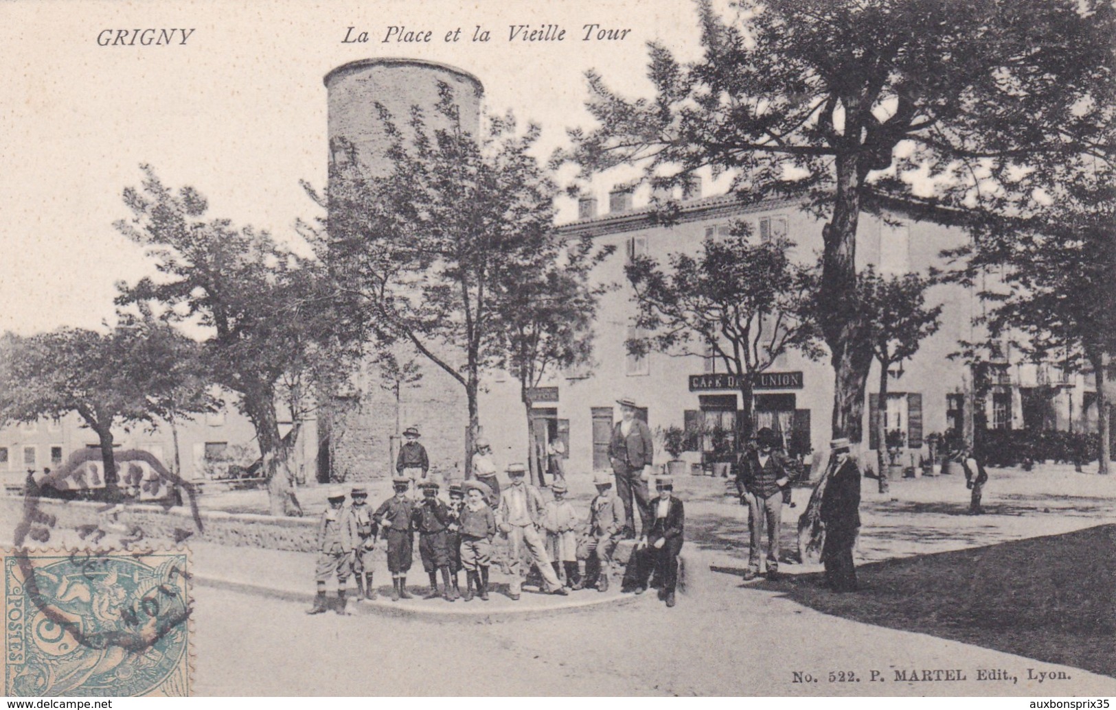 GRIGNY - LA PLACE ET LA VIEILLE TOUR - 69 - Grigny