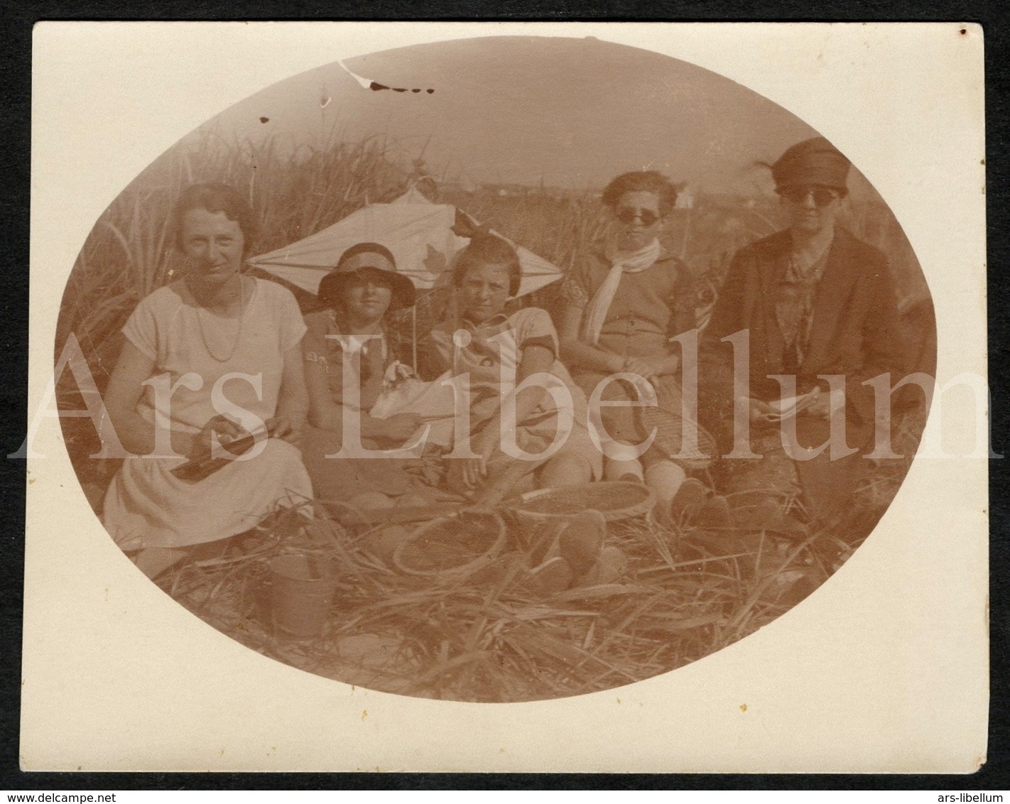 Real Photo / Foto / Blankenberge / La Plage / Strand / Family / Famille / Size: 8.90 X 11.40 Cm. / 1927 - Personas Anónimos