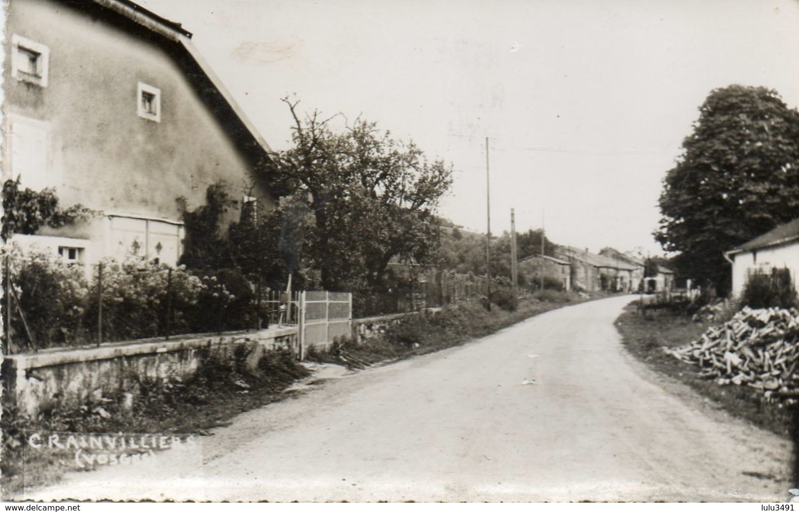 CPSM Dentelée - CRAINVILLIERS (88) - Aspect De L'entrée Du Bourg Et De La Rue Principale En 1957 - Corcieux