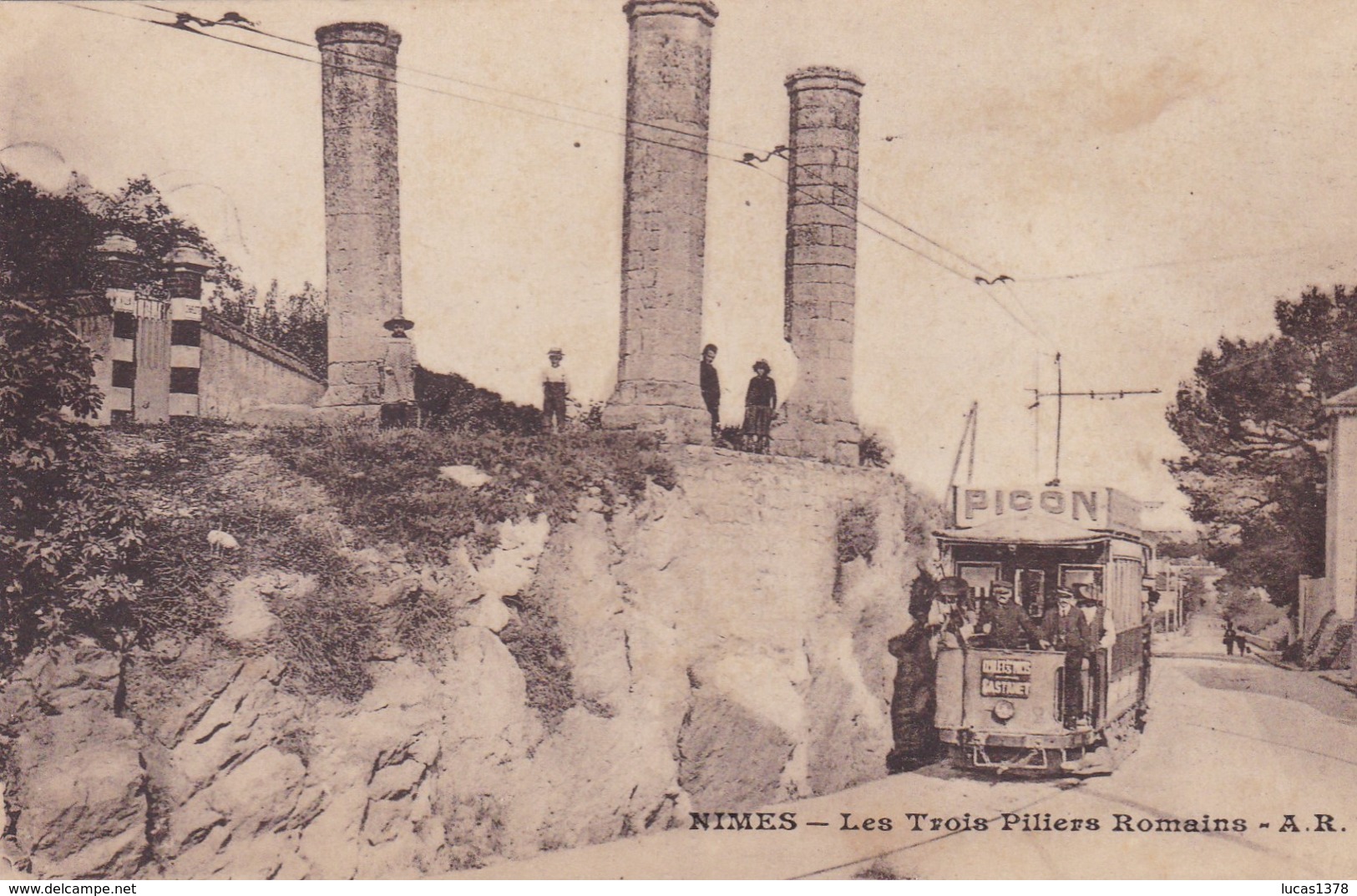 30 / NIMES / LES TROIS PILIERS ROMAINS / TRAMWAY PICON - Nîmes