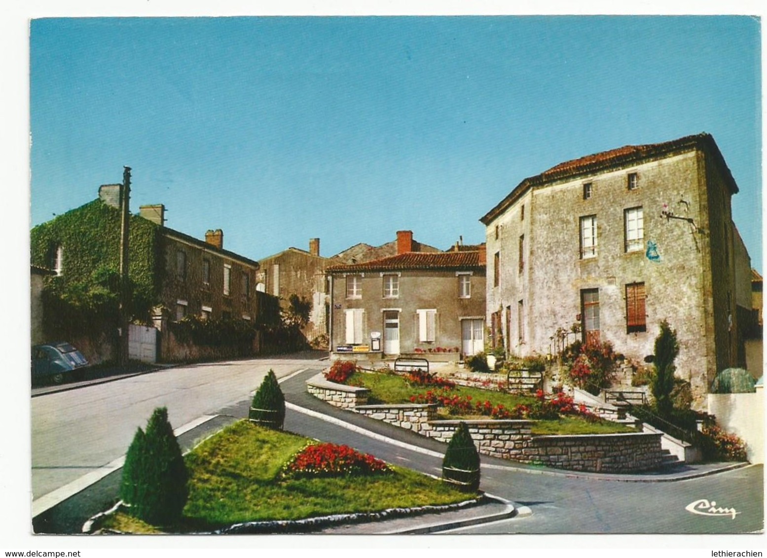 Place De La Motte - Montfaucon