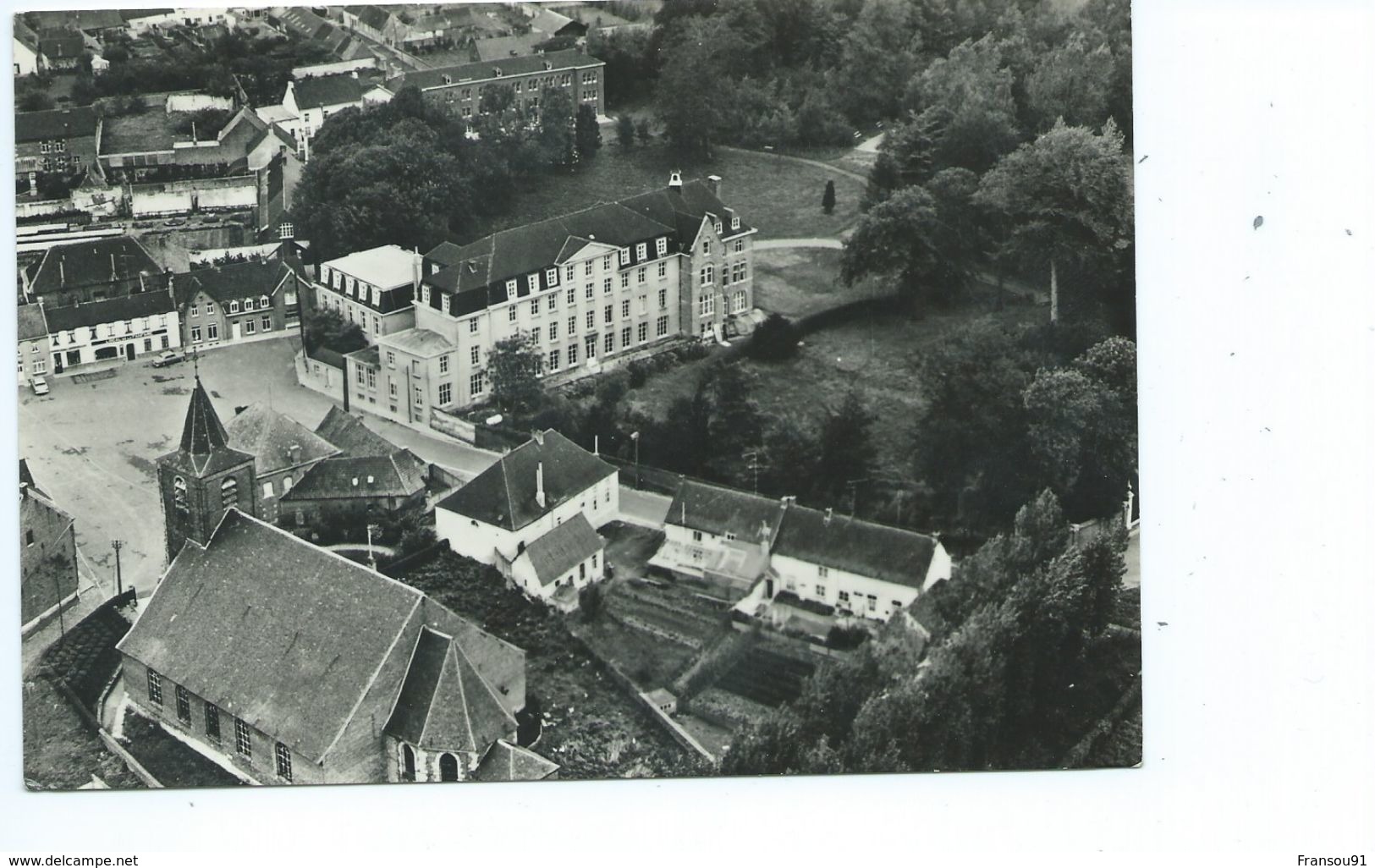 Velaines-lez-Tournai : Missionnaires Oblats De Marie Immaculée ( Terrain De Balle Pelote ) - Celles