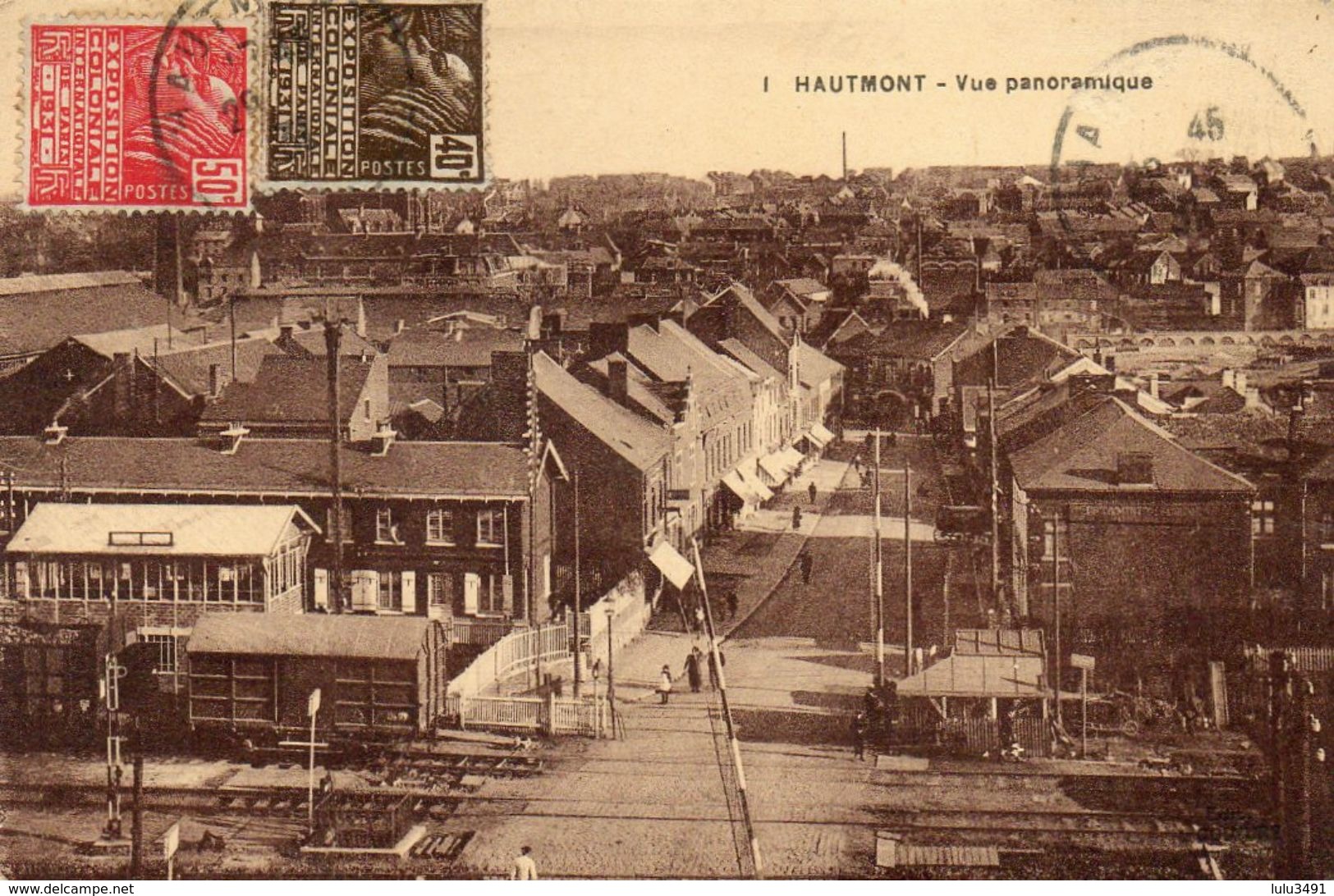 CPA - HAUTMONT (59) - Aspect De La Rue De La Gare Et Du Passage à Niveau En 1931 - Autres & Non Classés