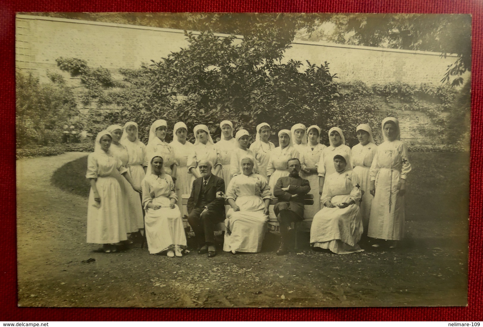 CPA CARTE PHOTO GUERRE MILITARIA 1914-18 : INFIRMIERES CROIX ROUGE Et MEDECINS - Cpa écrite à ROUEN 76 - Guerre 1914-18