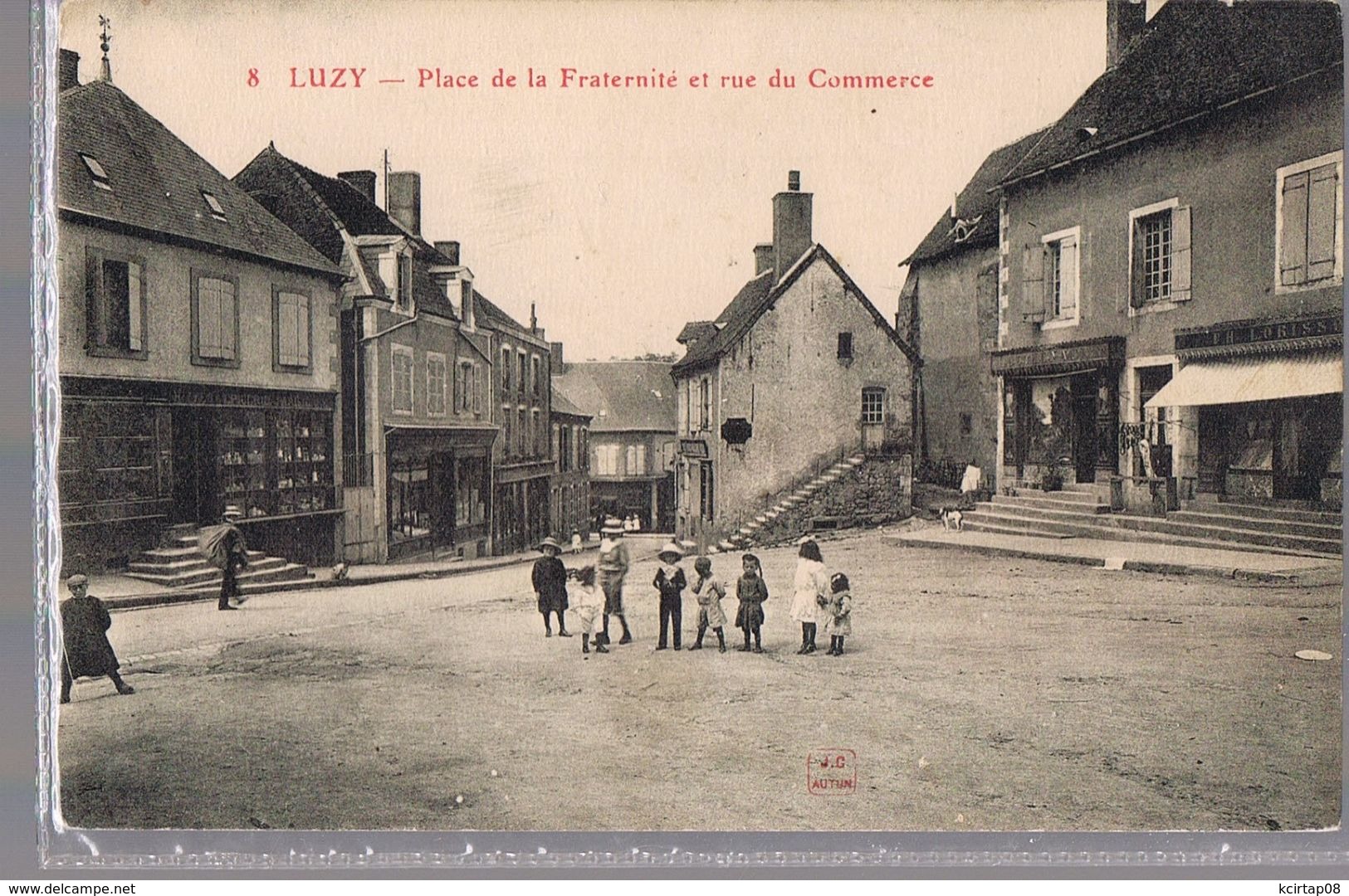 LUZY . Place De La Fontaine Et Rue Du Commerce . - Autres & Non Classés