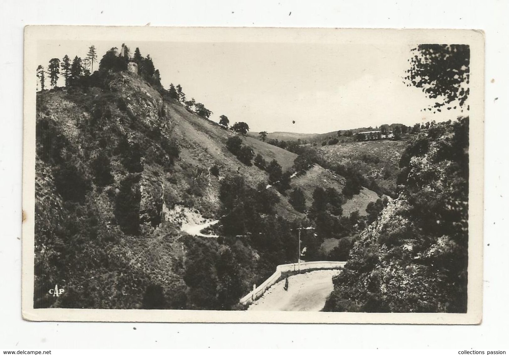 Cp, 19 , Nos Campagnes , Les Gorges De La LUZEGE , Vierge , Ed. C.A.P. , Corréze - Altri & Non Classificati