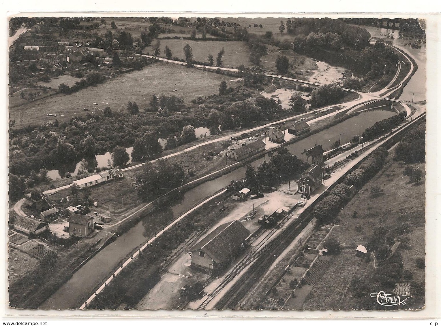 Urçay - Vue Aérienne   -  La Gare - CPSM ° - Other & Unclassified