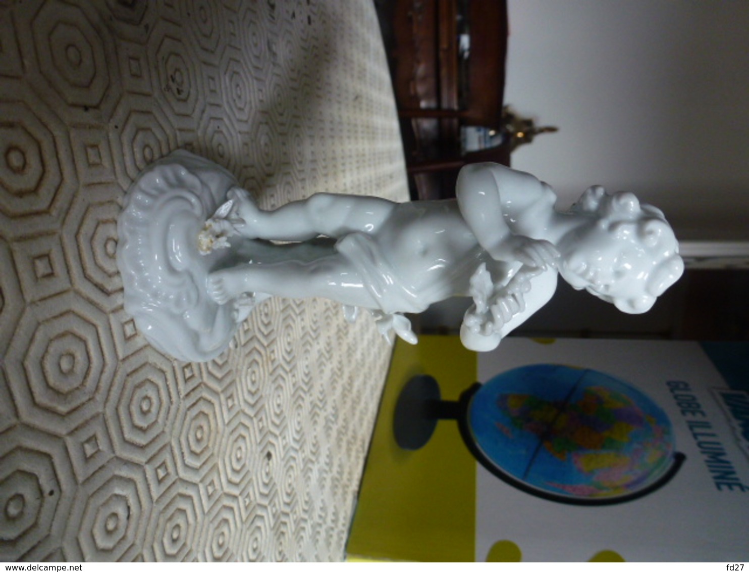 Petite Statuette En Porcelaine En Forme De Bambin - XIX è Siècle - Other & Unclassified