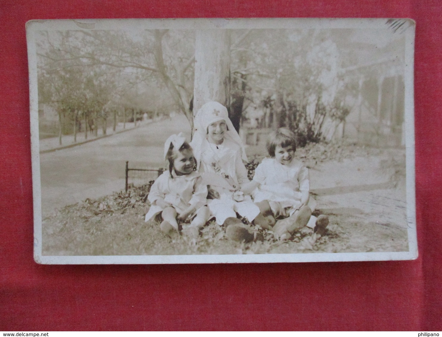 RPPC   Children  One Dressed As Nurse     Ref 2907 - Sonstige & Ohne Zuordnung