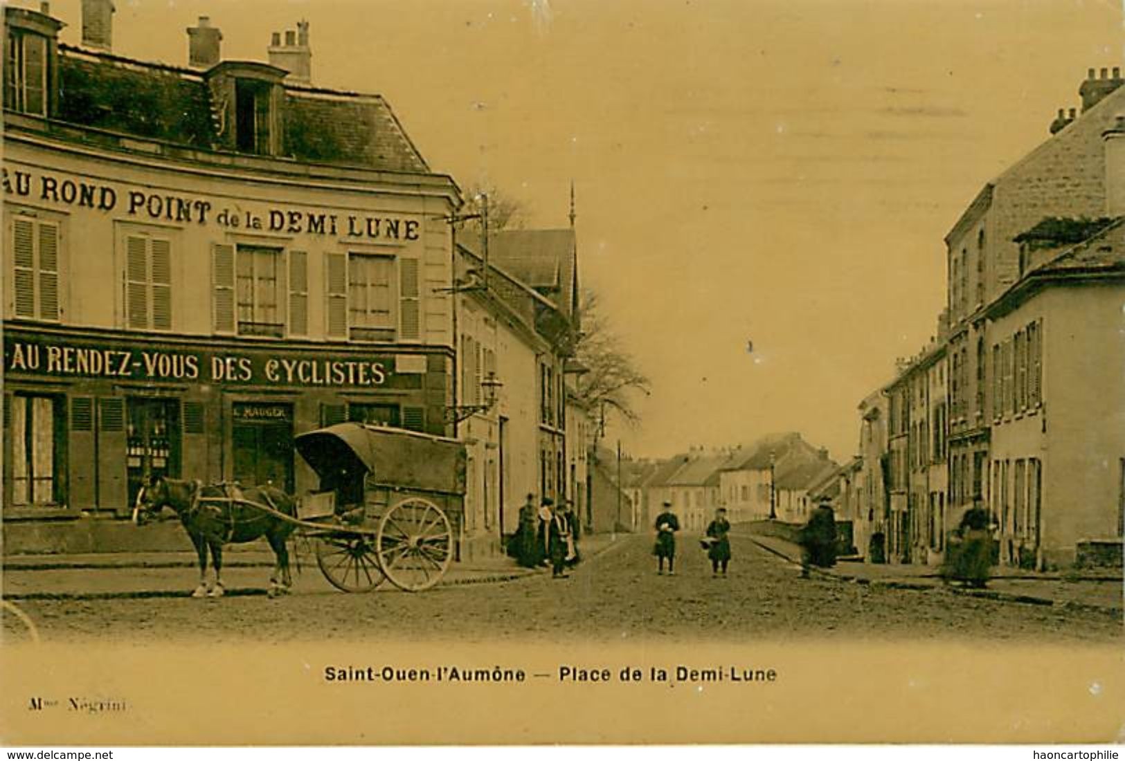 93 : Saint Ouen L'Aumone  Place De La Demi Lune - Saint-Ouen-l'Aumône