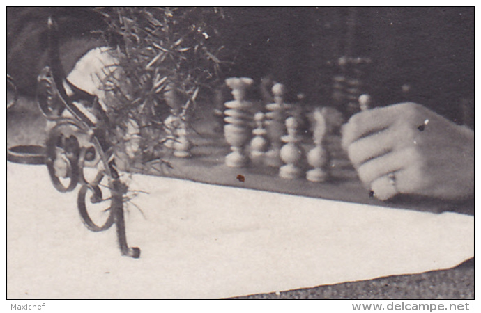 Carte Photo - Hôpital Militaire De Soest - Un Officier Blessé à L'oeil Droit Joue Aux échecs Avec Une Infirmière - 1918 - Echecs