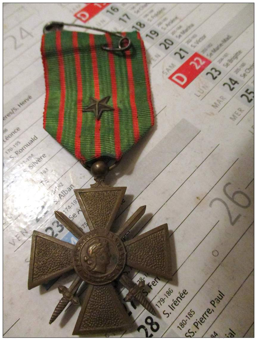 Médaille Croix De Guerre 1914 1918  - Une étoile Sur Le Ruban - Bronze ?  - Bt1 -  R/v - Frankreich