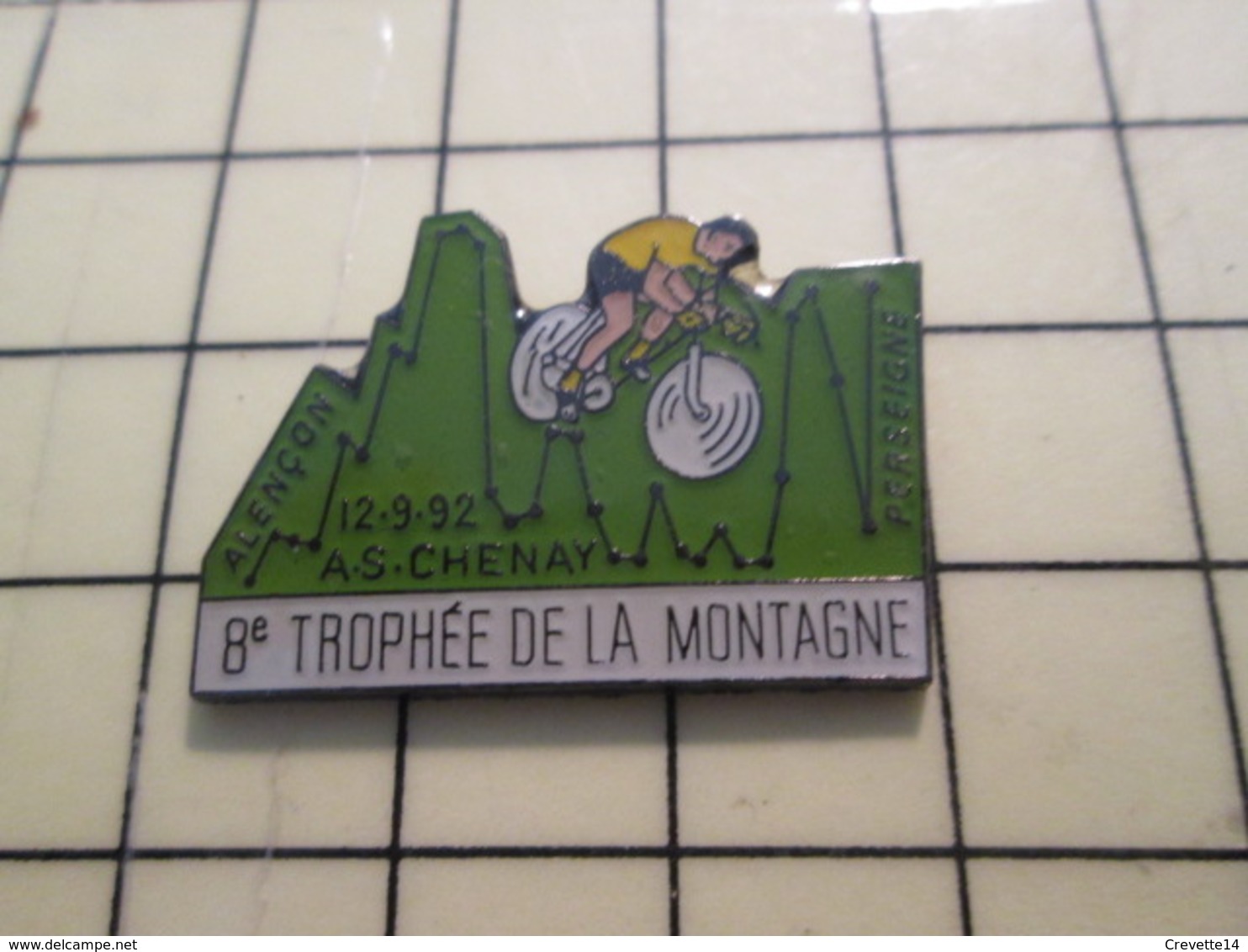 PIN513i Pin's Pins / Rare Et Beau : SPORTS / CYCLISME ROUE VELO ALENCON PERSEIGNE ORNE NORAMNDIE TROPHEE DE LA MONTAGNE - Cyclisme